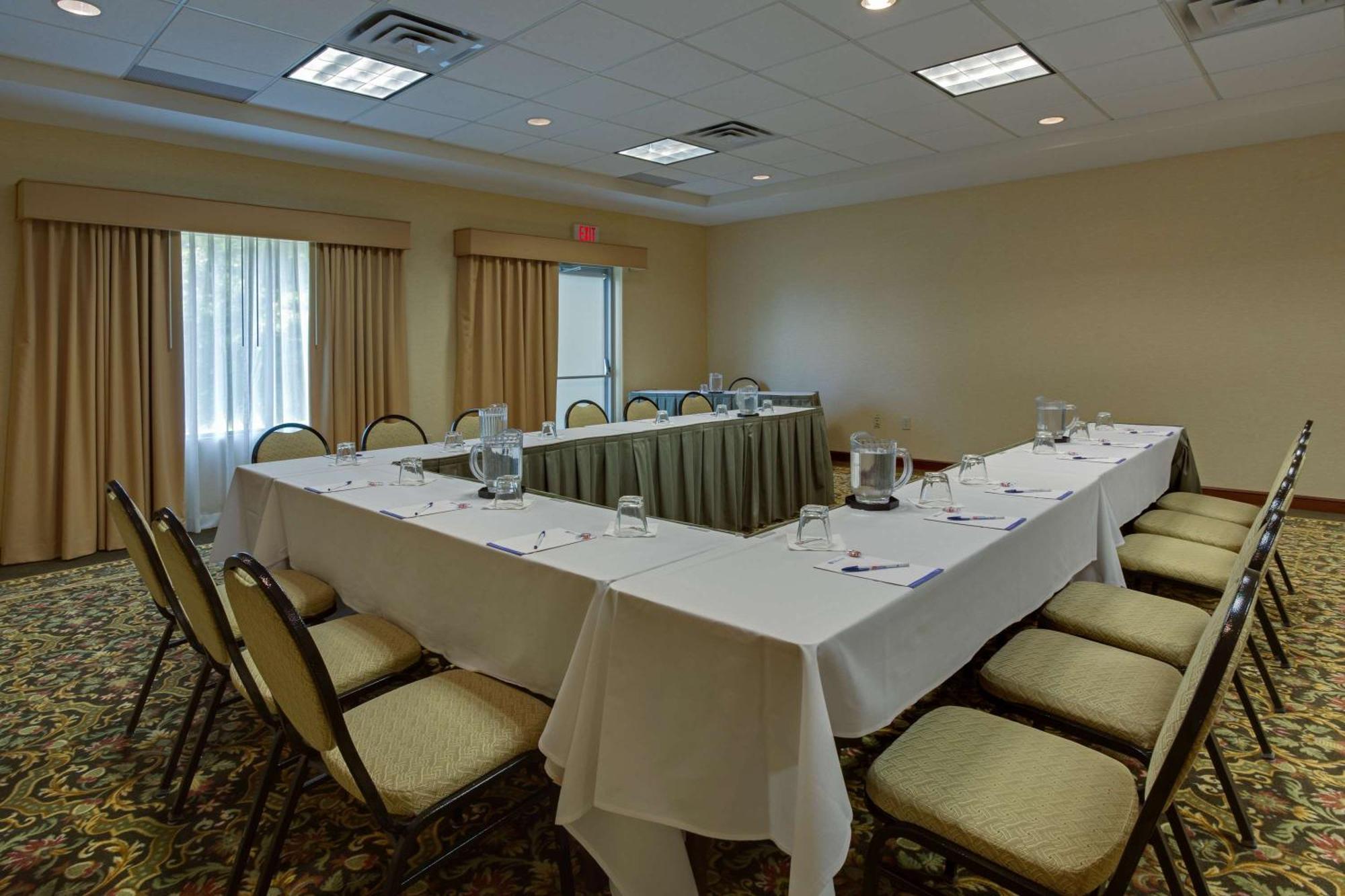 Hilton Garden Inn Cleveland Airport Fairview Park Экстерьер фото